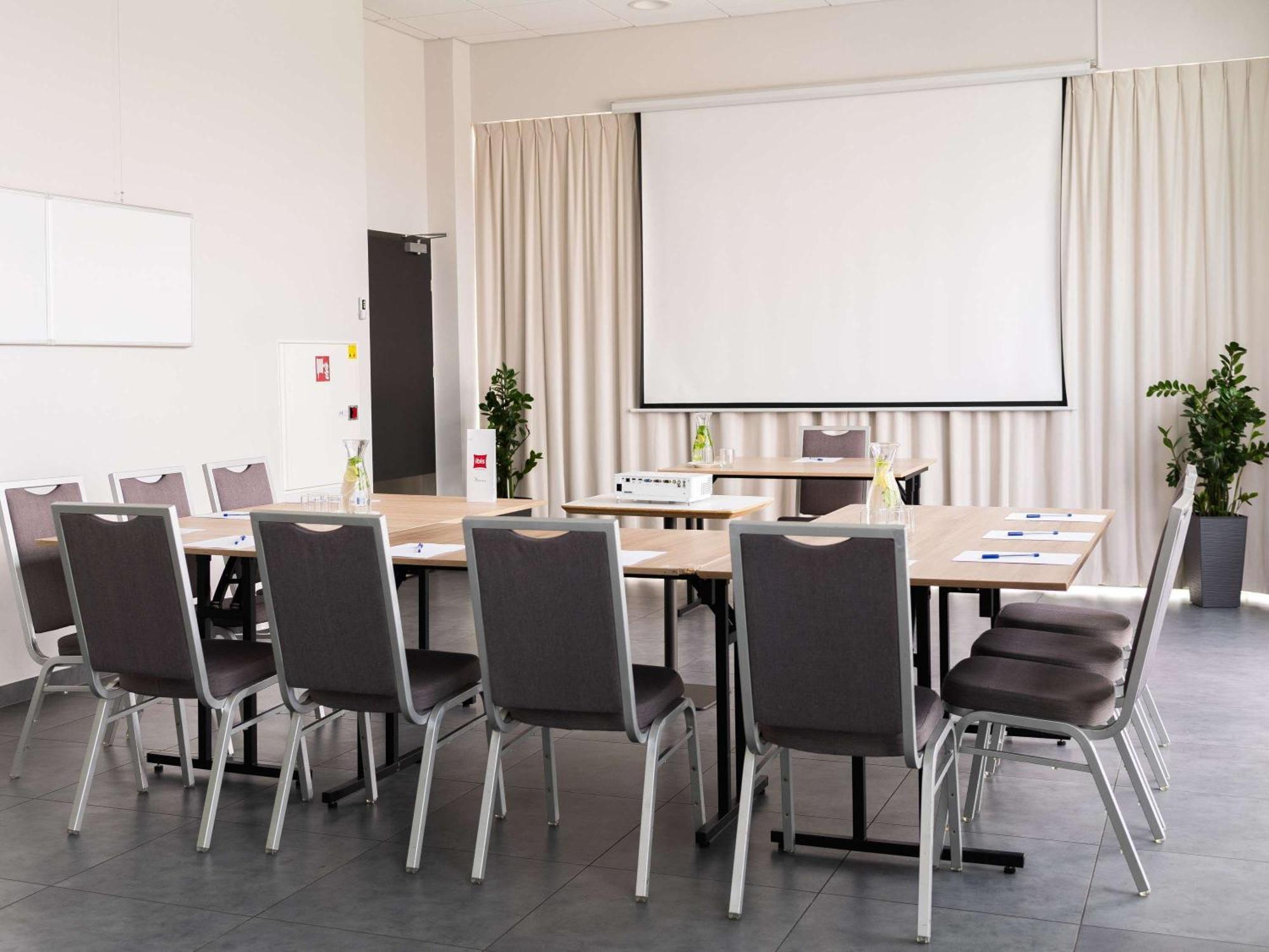 Ibis Poznan Polnoc Hotel ซูคีลาส ภายนอก รูปภาพ