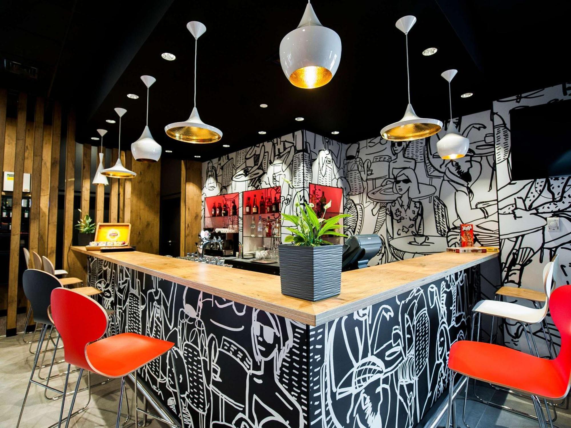 Ibis Poznan Polnoc Hotel ซูคีลาส ภายนอก รูปภาพ