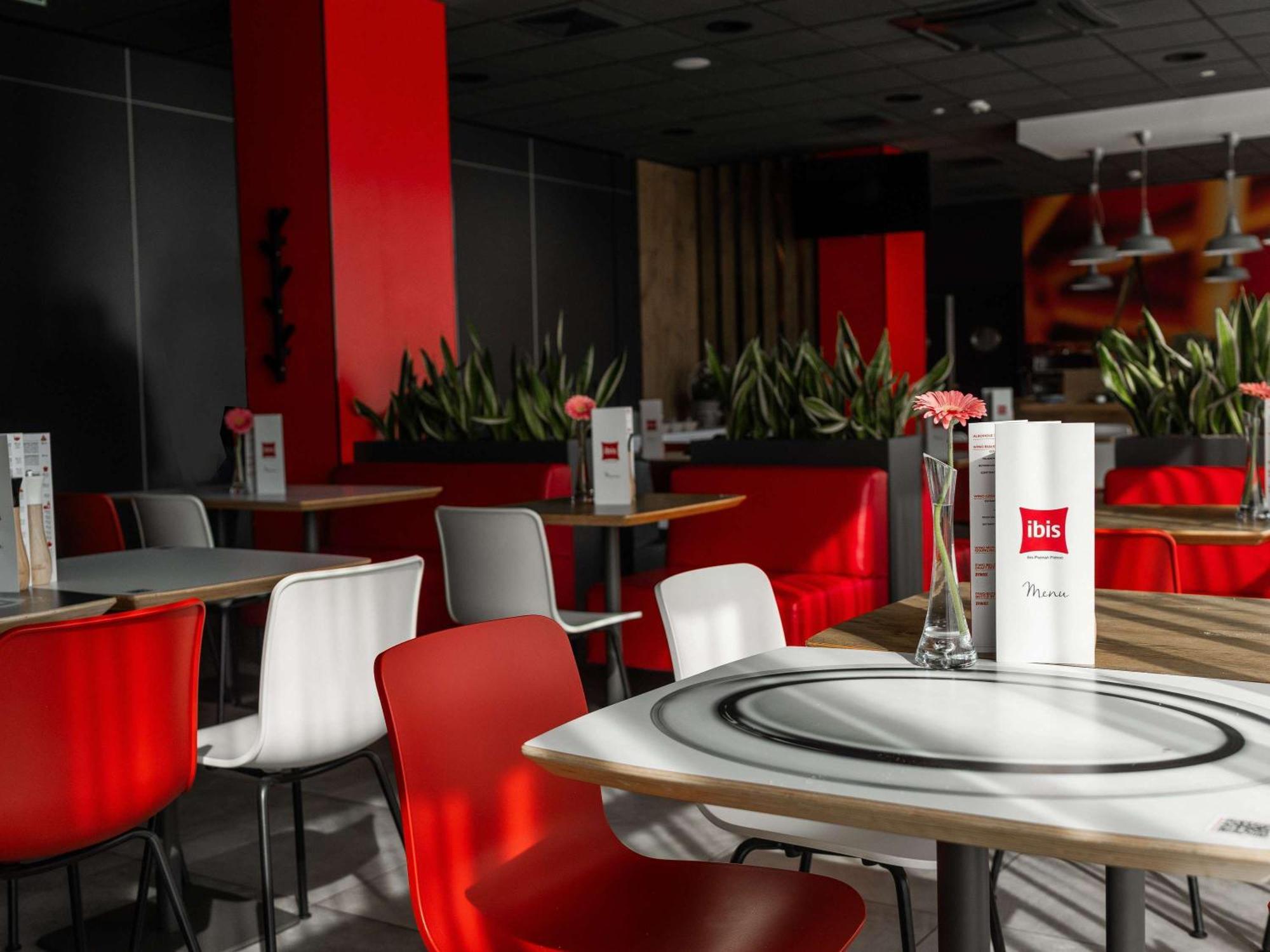 Ibis Poznan Polnoc Hotel ซูคีลาส ภายนอก รูปภาพ