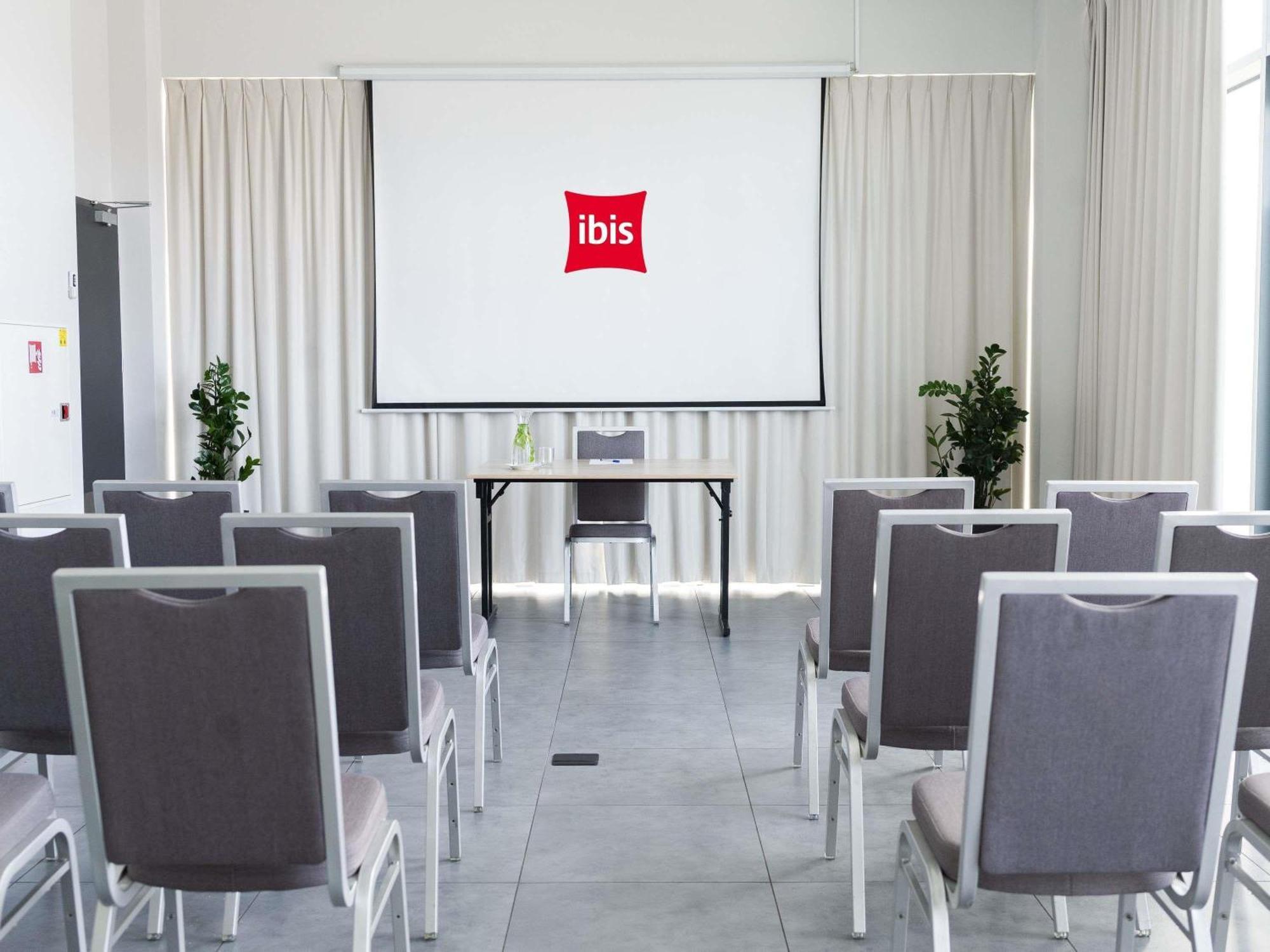 Ibis Poznan Polnoc Hotel ซูคีลาส ภายนอก รูปภาพ