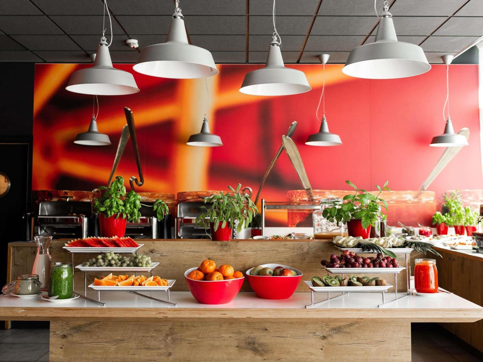 Ibis Poznan Polnoc Hotel ซูคีลาส ภายนอก รูปภาพ